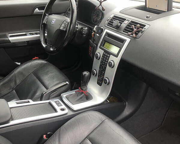 Серый Вольво В50, объемом двигателя 1.6 л и пробегом 250 тыс. км за 7500 $, фото 4 на Automoto.ua