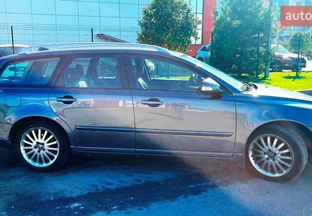 Серый Вольво В50, объемом двигателя 1.6 л и пробегом 270 тыс. км за 6800 $, фото 3 на Automoto.ua