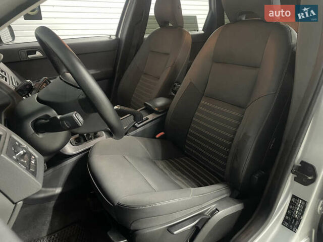 Вольво В50 2010 в Стрые на Automoto.ua Серый Вольво В50, объемом двигателя 1.6 л и пробегом 260 тыс. км за 6650 $, фото 36 на Automoto.ua
