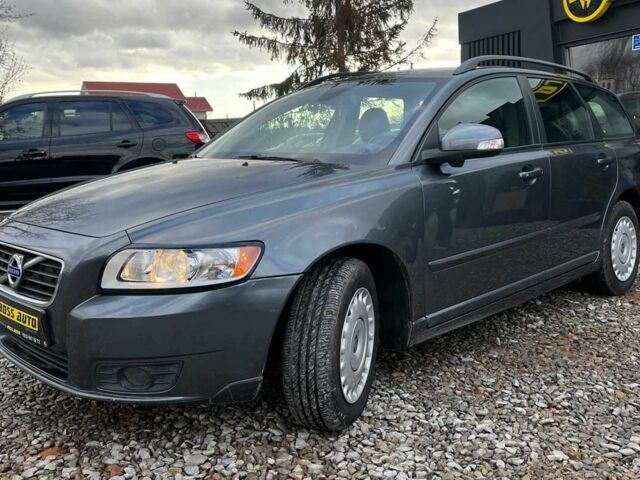 Серый Вольво В50, объемом двигателя 1.6 л и пробегом 222 тыс. км за 7600 $, фото 2 на Automoto.ua