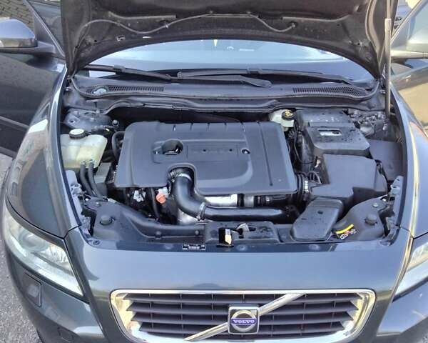 Серый Вольво В50, объемом двигателя 1.56 л и пробегом 280 тыс. км за 7800 $, фото 12 на Automoto.ua