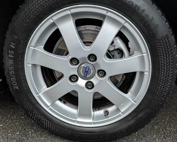 Серый Вольво В50, объемом двигателя 1.6 л и пробегом 273 тыс. км за 7300 $, фото 24 на Automoto.ua