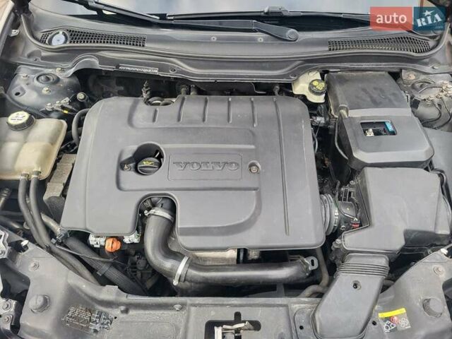 Серый Вольво В50, объемом двигателя 1.6 л и пробегом 221 тыс. км за 7300 $, фото 10 на Automoto.ua