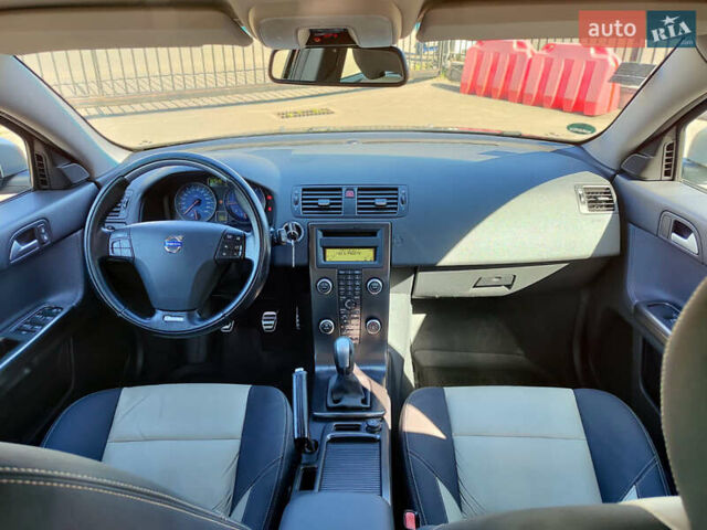 Серый Вольво В50, объемом двигателя 1.6 л и пробегом 193 тыс. км за 7999 $, фото 1 на Automoto.ua