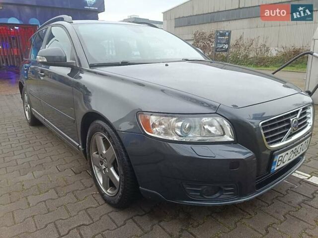 Серый Вольво В50, объемом двигателя 2 л и пробегом 306 тыс. км за 7200 $, фото 1 на Automoto.ua