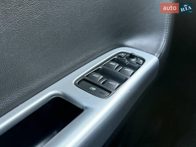 Сірий Вольво V50, об'ємом двигуна 2.4 л та пробігом 270 тис. км за 8300 $, фото 32 на Automoto.ua