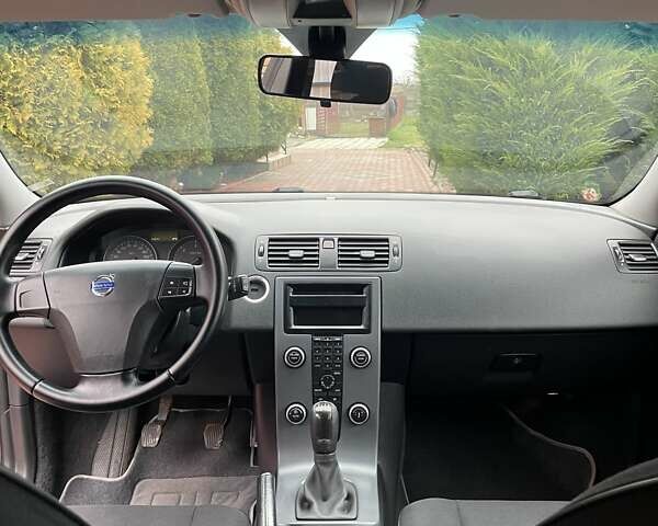 Серый Вольво В50, объемом двигателя 1.6 л и пробегом 219 тыс. км за 6650 $, фото 12 на Automoto.ua