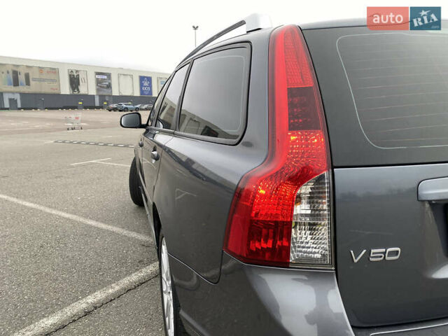 Вольво В50 2010 в Киеве на Automoto.ua Серый Вольво В50, объемом двигателя 1.56 л и пробегом 277 тыс. км за 9350 $, фото 27 на Automoto.ua