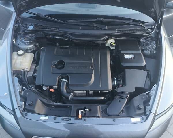 Серый Вольво В50, объемом двигателя 1.6 л и пробегом 305 тыс. км за 7150 $, фото 40 на Automoto.ua