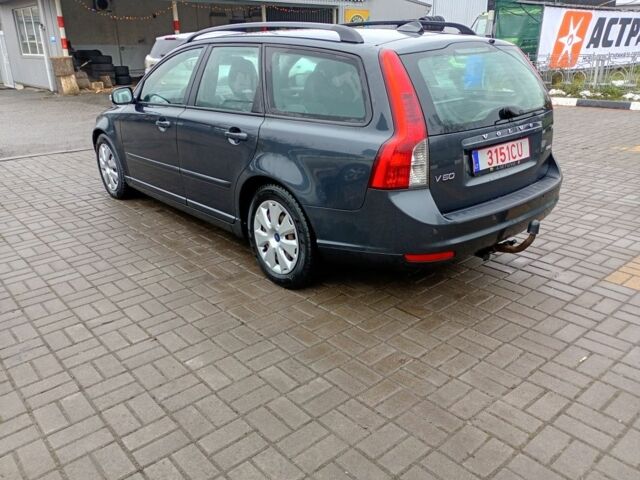 Серый Вольво В50, объемом двигателя 2 л и пробегом 320 тыс. км за 3600 $, фото 4 на Automoto.ua