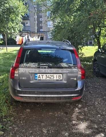 Серый Вольво В50, объемом двигателя 1.56 л и пробегом 200 тыс. км за 7200 $, фото 3 на Automoto.ua