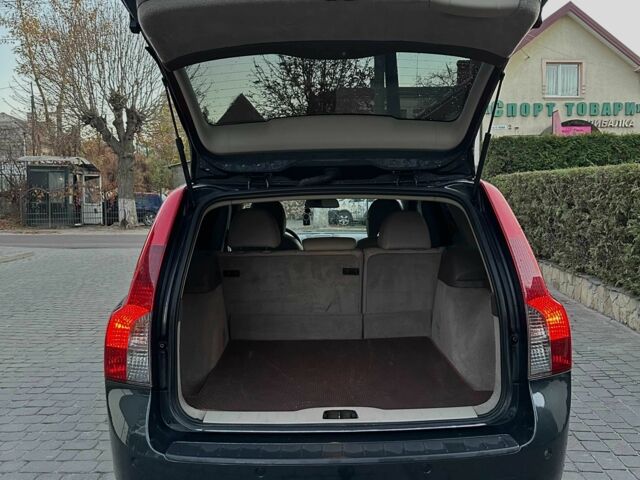 Вольво В50 2010 в Жовкве на Automoto.ua Серый Вольво В50, объемом двигателя 1.6 л и пробегом 242 тыс. км за 7500 $, фото 7 на Automoto.ua