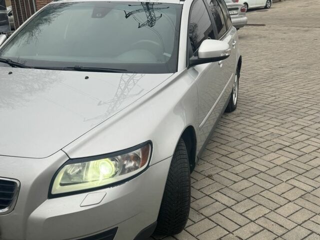 Серый Вольво В50, объемом двигателя 1.6 л и пробегом 303 тыс. км за 7200 $, фото 1 на Automoto.ua