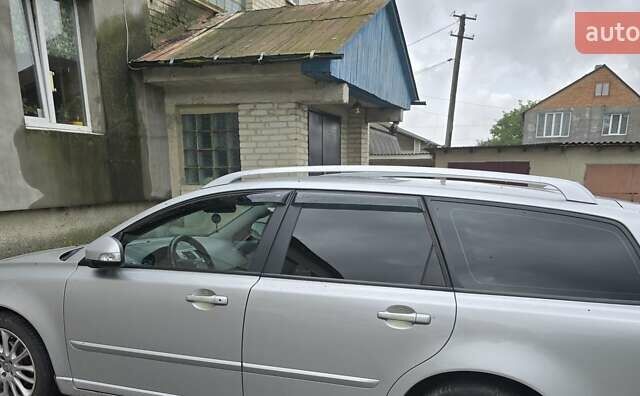 Сірий Вольво V50, об'ємом двигуна 1.56 л та пробігом 300 тис. км за 7800 $, фото 4 на Automoto.ua