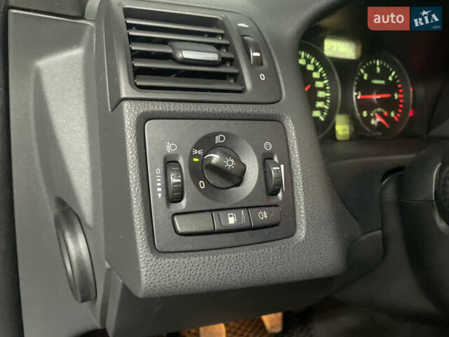 Вольво В50 2010 в Стрые на Automoto.ua Серый Вольво В50, объемом двигателя 1.6 л и пробегом 260 тыс. км за 6650 $, фото 37 на Automoto.ua