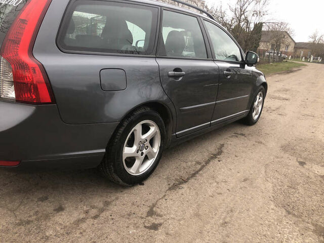 Серый Вольво В50, объемом двигателя 1.6 л и пробегом 250 тыс. км за 7500 $, фото 11 на Automoto.ua