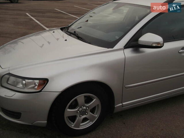 Серый Вольво В50, объемом двигателя 1.6 л и пробегом 206 тыс. км за 7450 $, фото 3 на Automoto.ua