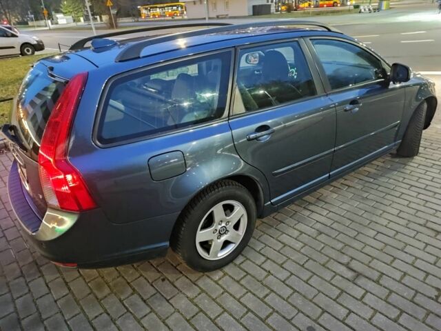 Сірий Вольво V50, об'ємом двигуна 0 л та пробігом 226 тис. км за 7777 $, фото 3 на Automoto.ua