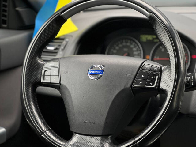 Серый Вольво В50, объемом двигателя 1.6 л и пробегом 228 тыс. км за 7300 $, фото 14 на Automoto.ua