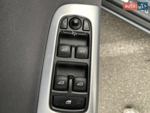 Вольво В50 2010 в Киеве на Automoto.ua Серый Вольво В50, объемом двигателя 1.56 л и пробегом 277 тыс. км за 9350 $, фото 25 на Automoto.ua