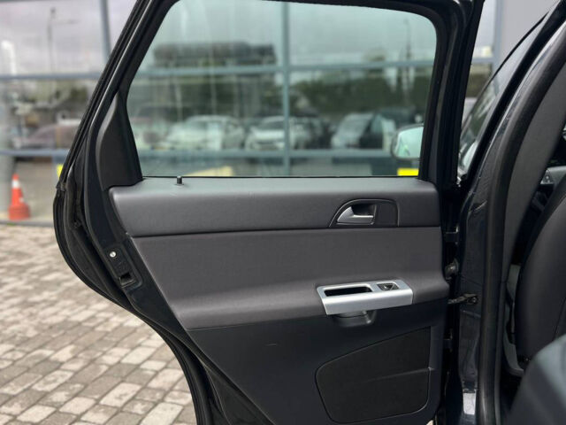 Серый Вольво В50, объемом двигателя 1.6 л и пробегом 228 тыс. км за 7300 $, фото 18 на Automoto.ua