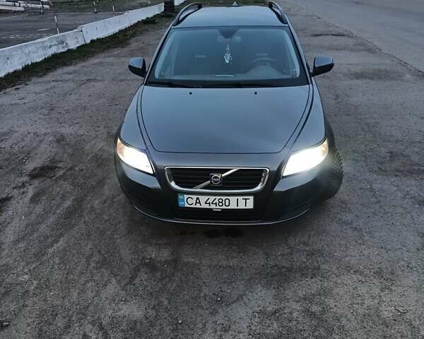 Серый Вольво В50, объемом двигателя 1.6 л и пробегом 305 тыс. км за 7150 $, фото 16 на Automoto.ua