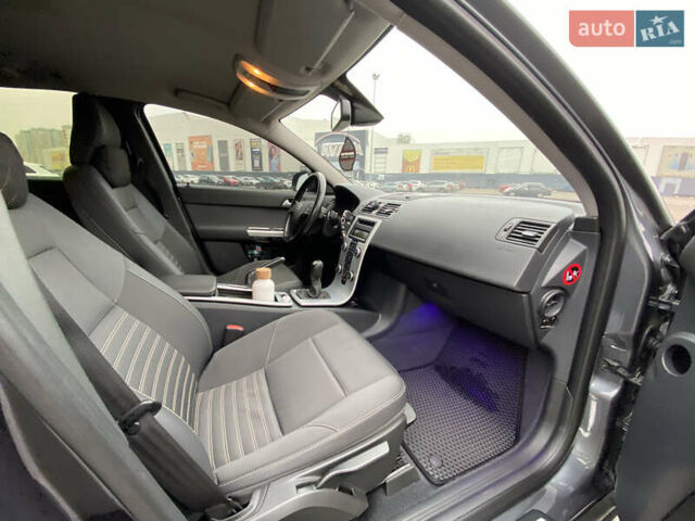 Вольво В50 2010 в Киеве на Automoto.ua Серый Вольво В50, объемом двигателя 1.56 л и пробегом 277 тыс. км за 9350 $, фото 19 на Automoto.ua