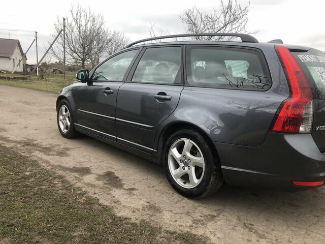 Серый Вольво В50, объемом двигателя 1.6 л и пробегом 250 тыс. км за 7500 $, фото 14 на Automoto.ua