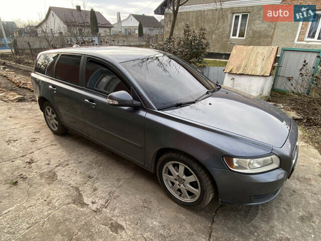 Сірий Вольво V50, об'ємом двигуна 1.6 л та пробігом 285 тис. км за 7400 $, фото 1 на Automoto.ua