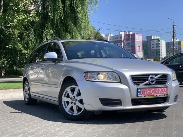 Сірий Вольво V50, об'ємом двигуна 1.6 л та пробігом 263 тис. км за 7500 $, фото 2 на Automoto.ua