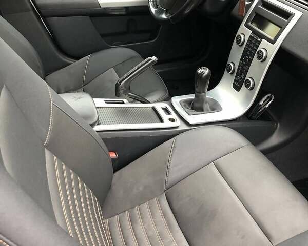 Серый Вольво В50, объемом двигателя 1.6 л и пробегом 270 тыс. км за 5999 $, фото 6 на Automoto.ua