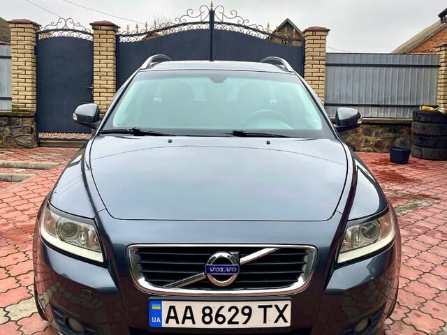 Серый Вольво В50, объемом двигателя 1.6 л и пробегом 219 тыс. км за 6650 $, фото 1 на Automoto.ua