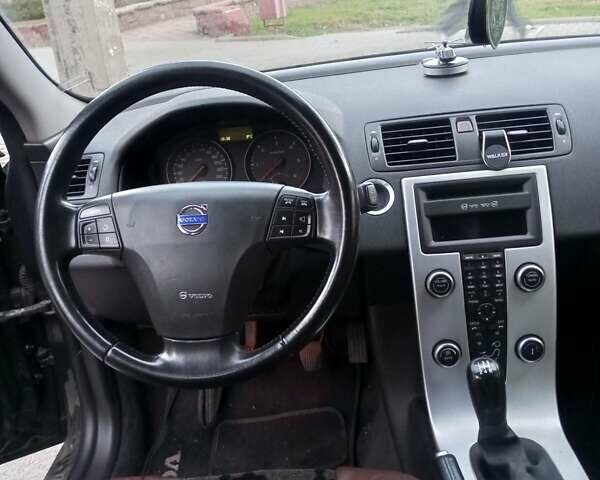 Вольво В50 2010 в Николаеве на Automoto.ua Серый Вольво В50, объемом двигателя 1.6 л и пробегом 237 тыс. км за 6000 $, фото 4 на Automoto.ua