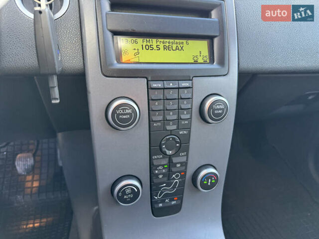 Серый Вольво В50, объемом двигателя 1.6 л и пробегом 259 тыс. км за 6850 $, фото 22 на Automoto.ua