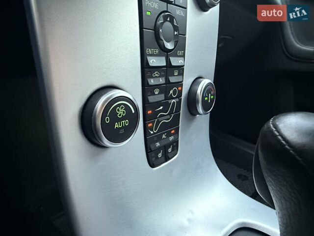Сірий Вольво V50, об'ємом двигуна 2.4 л та пробігом 270 тис. км за 8300 $, фото 34 на Automoto.ua