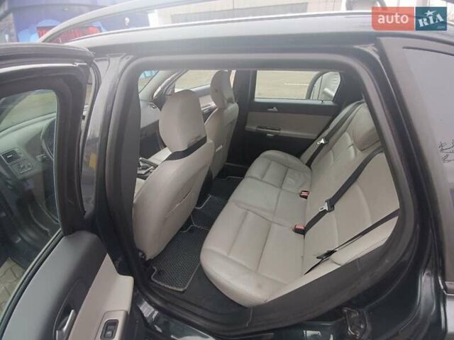 Серый Вольво В50, объемом двигателя 2 л и пробегом 306 тыс. км за 7200 $, фото 10 на Automoto.ua