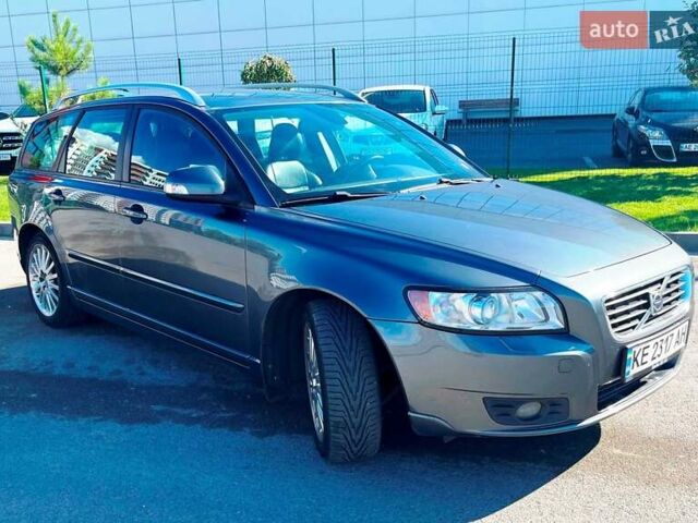 Серый Вольво В50, объемом двигателя 1.6 л и пробегом 270 тыс. км за 6800 $, фото 1 на Automoto.ua