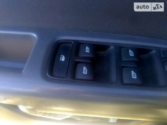 Серый Вольво В50, объемом двигателя 1.6 л и пробегом 295 тыс. км за 5800 $, фото 13 на Automoto.ua