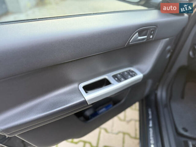 Сірий Вольво V50, об'ємом двигуна 2.4 л та пробігом 270 тис. км за 8300 $, фото 17 на Automoto.ua