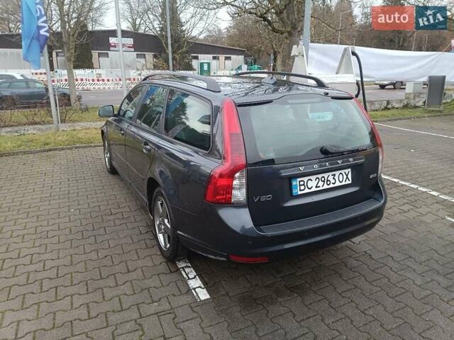Серый Вольво В50, объемом двигателя 2 л и пробегом 306 тыс. км за 7200 $, фото 4 на Automoto.ua