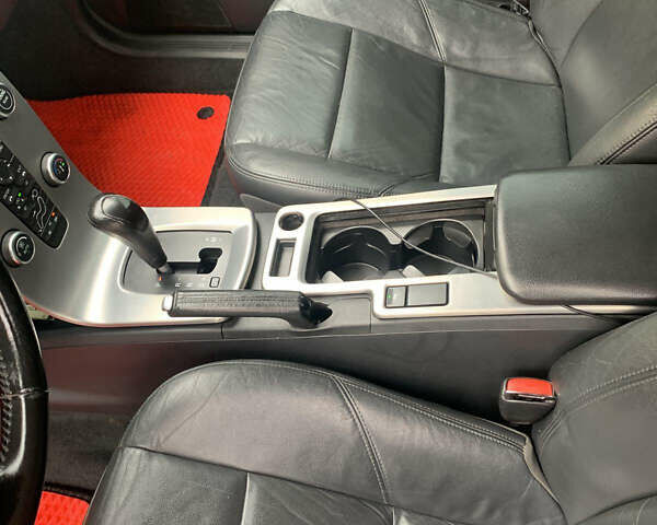 Серый Вольво В50, объемом двигателя 2 л и пробегом 281 тыс. км за 8000 $, фото 3 на Automoto.ua