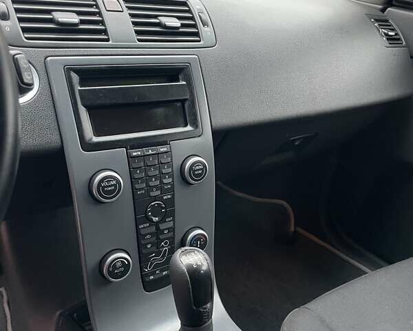 Серый Вольво В50, объемом двигателя 1.6 л и пробегом 219 тыс. км за 6650 $, фото 9 на Automoto.ua