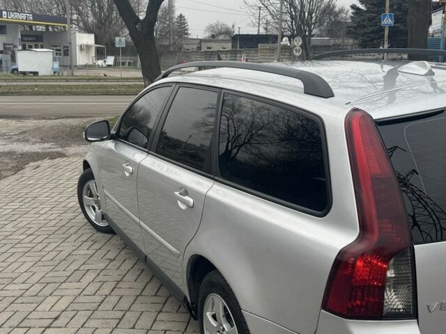 Серый Вольво В50, объемом двигателя 1.6 л и пробегом 303 тыс. км за 7200 $, фото 5 на Automoto.ua