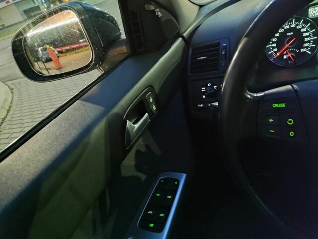 Сірий Вольво V50, об'ємом двигуна 0 л та пробігом 226 тис. км за 7777 $, фото 2 на Automoto.ua