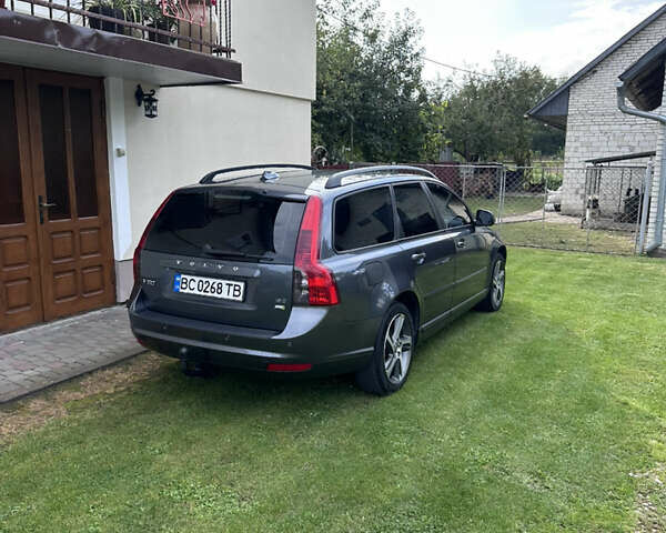 Сірий Вольво V50, об'ємом двигуна 1.6 л та пробігом 276 тис. км за 6750 $, фото 2 на Automoto.ua