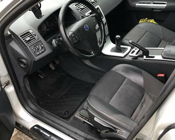 Серый Вольво В50, объемом двигателя 1.6 л и пробегом 270 тыс. км за 5999 $, фото 5 на Automoto.ua