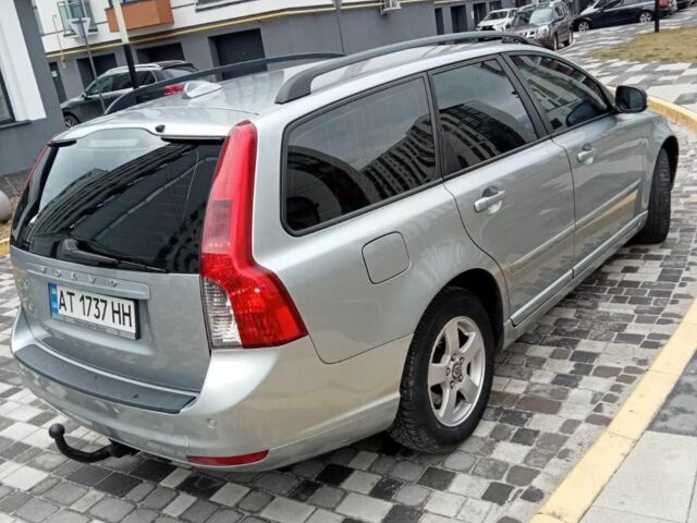 Серый Вольво В50, объемом двигателя 1.6 л и пробегом 261 тыс. км за 7300 $, фото 4 на Automoto.ua