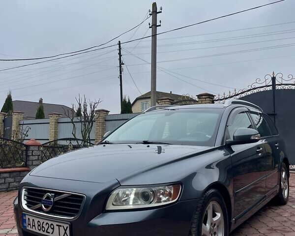 Серый Вольво В50, объемом двигателя 1.6 л и пробегом 219 тыс. км за 6650 $, фото 1 на Automoto.ua