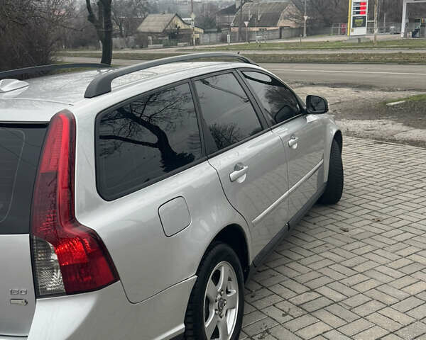 Серый Вольво В50, объемом двигателя 1.6 л и пробегом 303 тыс. км за 7200 $, фото 6 на Automoto.ua