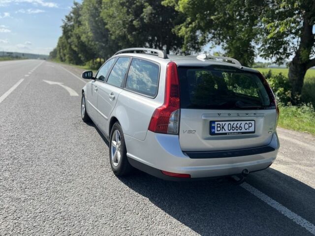 Сірий Вольво V50, об'ємом двигуна 1.6 л та пробігом 138 тис. км за 6700 $, фото 2 на Automoto.ua
